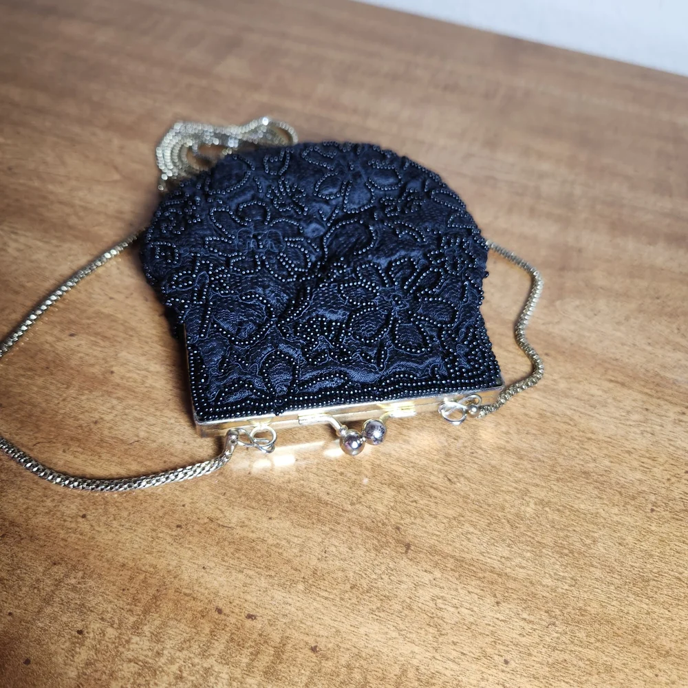 Vintage La Regale Kiss Lock Clam Shell Black Beaded Floral Evening Bag W Chain - Picture 5 of 14